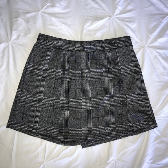 Potter's Pot Pants - Black and white plaid skorts with buttons